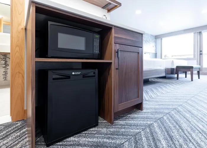 Hotel Canoe And Suites
